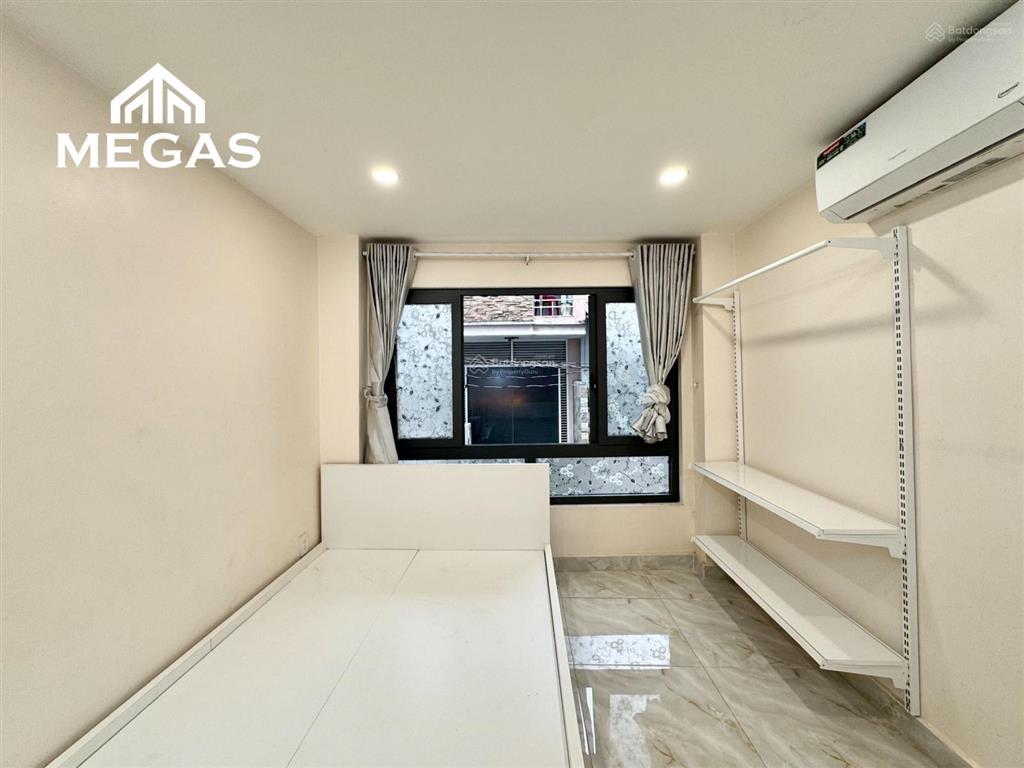 Khai trường nhà mới, full nội thất, đường trần hưng đạo  gần chợ bến thành quận 1