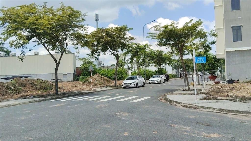 Đất sổ sẵn, full thổ cư 92m2 tthc thành phố mới đối diện chợ, gần kcn vsip 2 giá có thương lượng