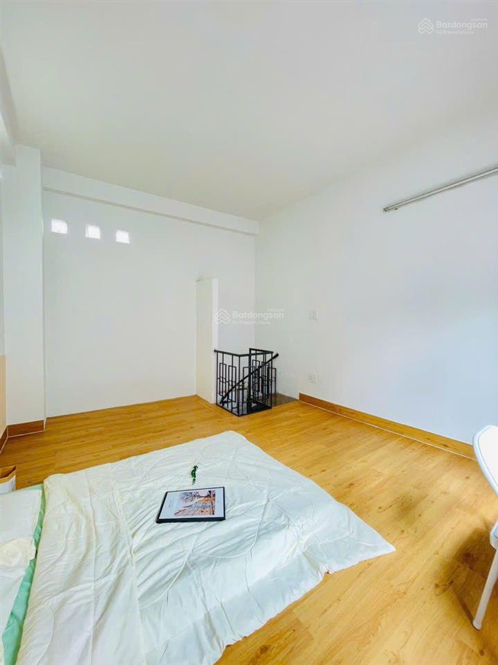 Duplepx bancol nguyên căn một trệt một lầu dương quảng hàm