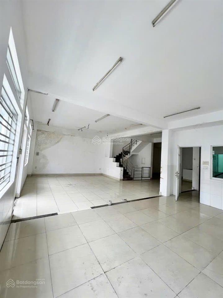 Bán nhà kề khu tên lửa 10 x 20m, 3 tầng, đường nhựa 10m chỉ 16 tỷ hơn