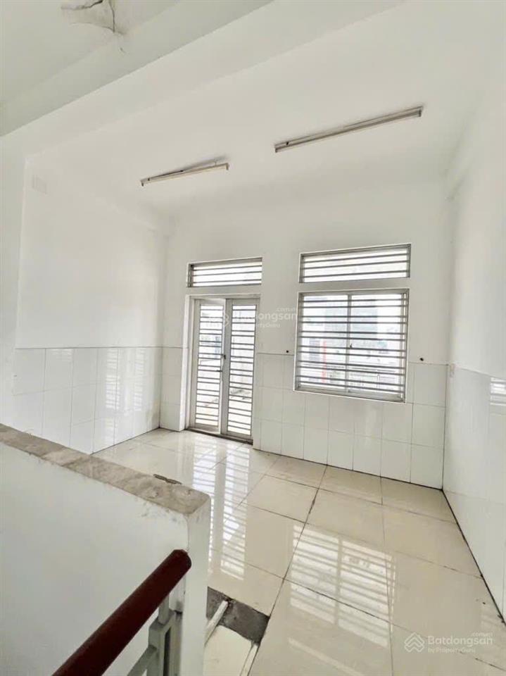 Bán nhà kề khu tên lửa 10 x 20m, 3 tầng, đường nhựa 10m chỉ 16 tỷ hơn