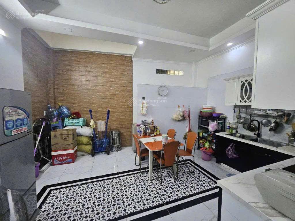 Bán nhà sát khu tên lửa 2 tầng 6 x 18,5m chỉ nhỉnh 8 tỷ hơn