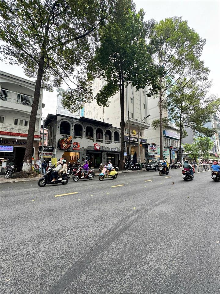 Hot! bán nhà siêu phẩm mt bùi thị xuân, quận 1, dt 8.6x16m, hđt 200tr/ tháng, 105 tỷ