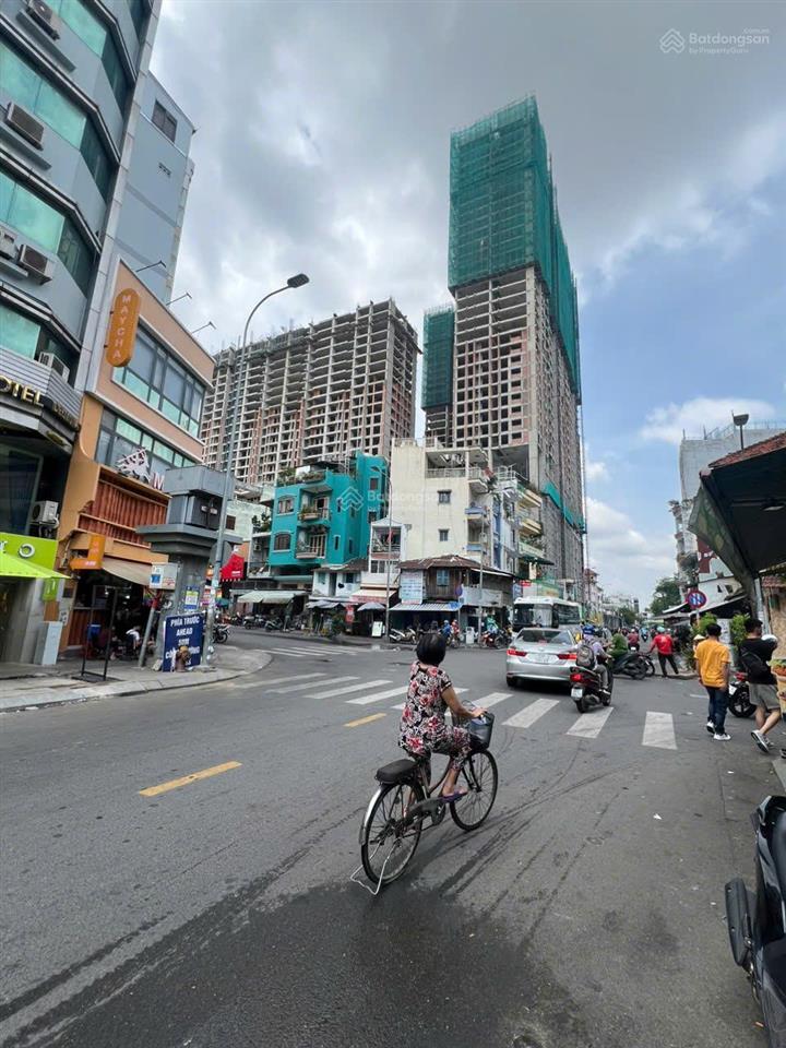 Khách sạn  siêu vị trí mt đề thám, quận 1, dt 4x20m, hầm 7 tầng, hđt 150tr/ tháng, 39 tỷ