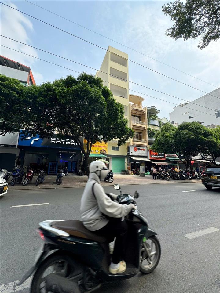 Giảm 5 tỷ nhà siêu vị trí mt hùng vương, quận 5, dt 8mx25,5m, 3 tầng hđt 180 triệu/tháng giá 65 tỷ