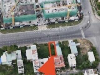 Mt đường trương văn bang cách ubtp 300m. con đường 40m nhộn nhịp rất hiếm nền rao bán