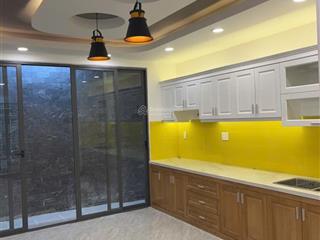 Chdv 4 lầu 45 tr/tháng có 8 phòng. 4mx12.5m sát bên cc cantavil văn thánh