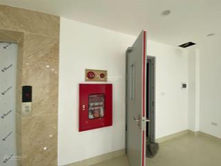 Bán toà nhà văn phòng mặt phố kinh doanh cách trường chinh 200m khu văn phòng đông đúc 0973 049 ***