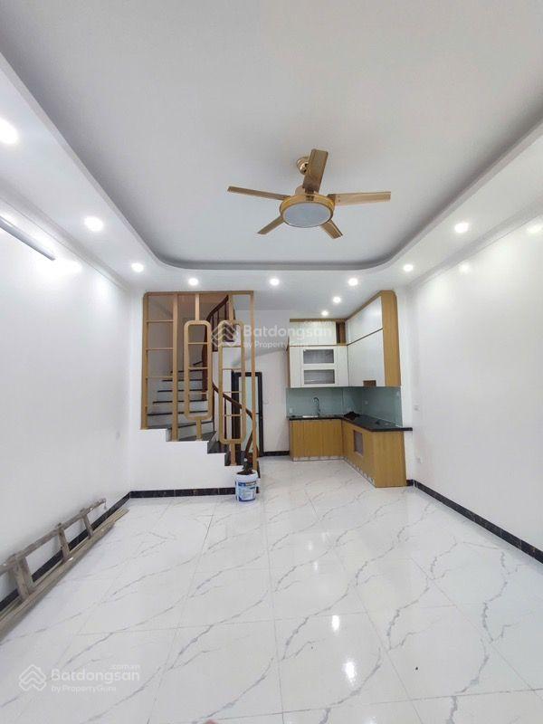 40m2 x 5 tầng , nhà mới đẹp giá tốt , mặt tiền gần 5m , lô góc thoáng sáng , 30m ra mặt phố ,