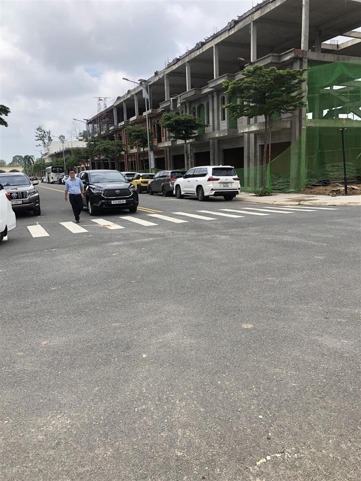 Thung lũng xanh có hồ bơi resort địa trung hải đẹp bậc nhất bình dương