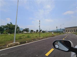 Em còn q lô đấu giá đuôi cá chi nê. giá 1 tỷ/83m2.  0933 831 ***