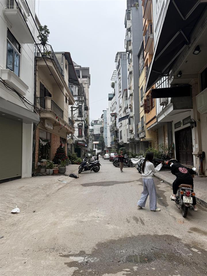 Bán nhà riêng 3 tầng 50m2 tại thuỵ khuê, vài bước ra hồ tây.  0905 568 ***