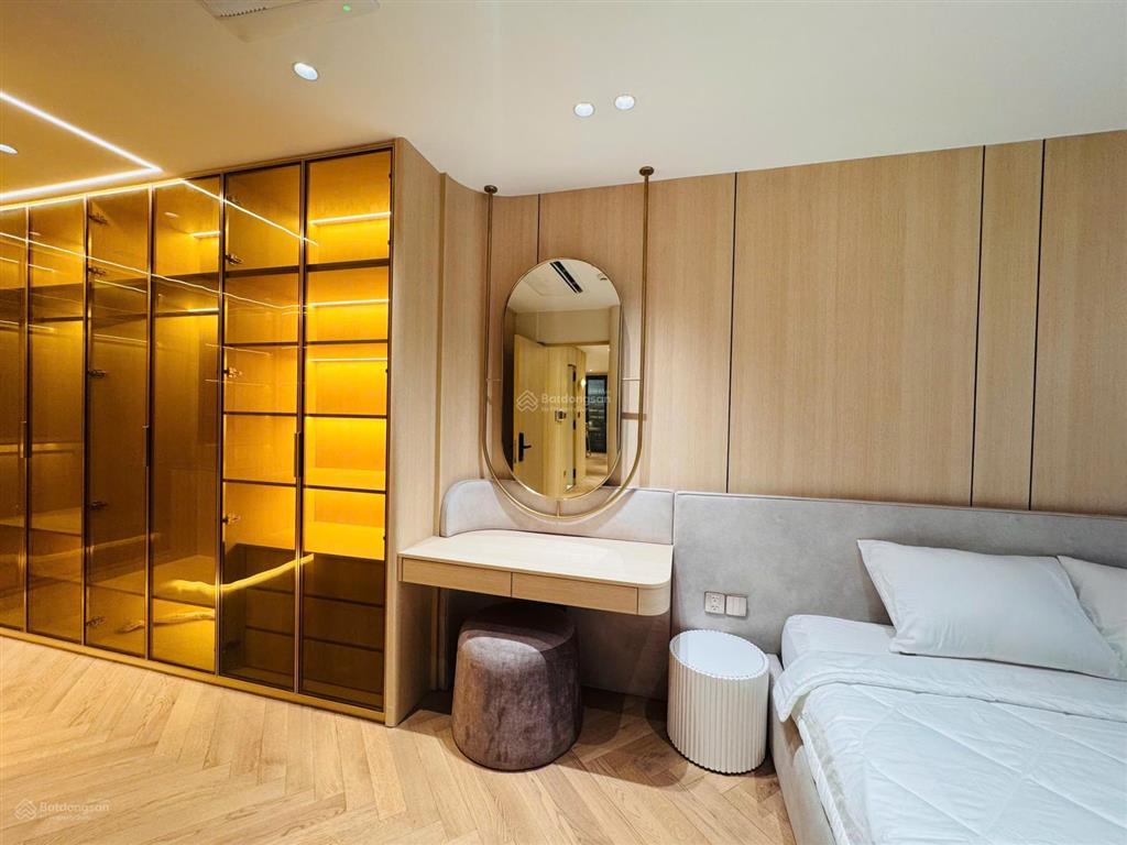 Penhouse crest 190m2 nội thất đẹp. view vĩnh viễn. giá bán 66tỷ bao thuế phí. nhà trống dễ xem nhà