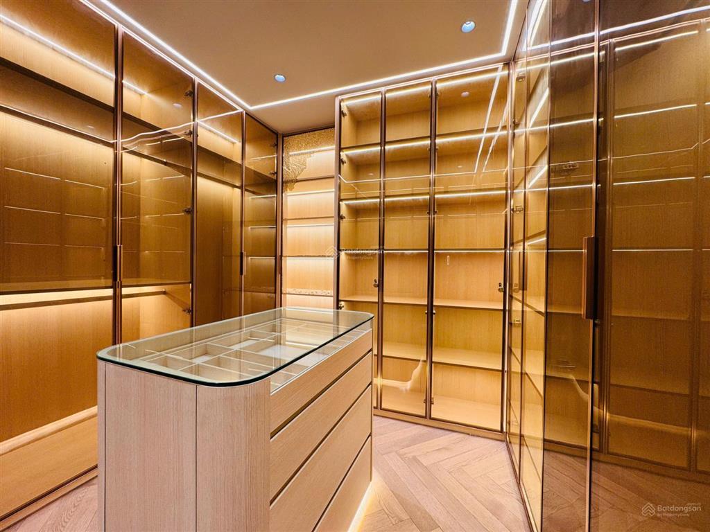 Penhouse crest 190m2 nội thất đẹp. view vĩnh viễn. giá bán 66tỷ bao thuế phí. nhà trống dễ xem nhà