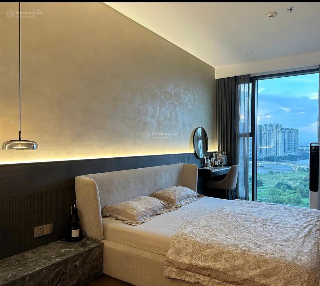 Crest sẵn sổ bán nhanh 2pn tầng cao  100m2  view sông. giá bán 28.8tỷ bao sang tên