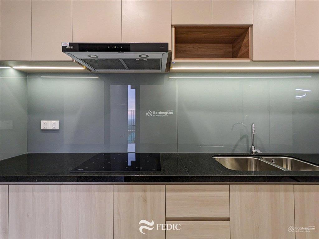 Cần cho thuê ch cao cấp 1pn, 1wc  giá 6.5 tr/tháng, hoàn thiện nội thất, view sân golf và sông sg