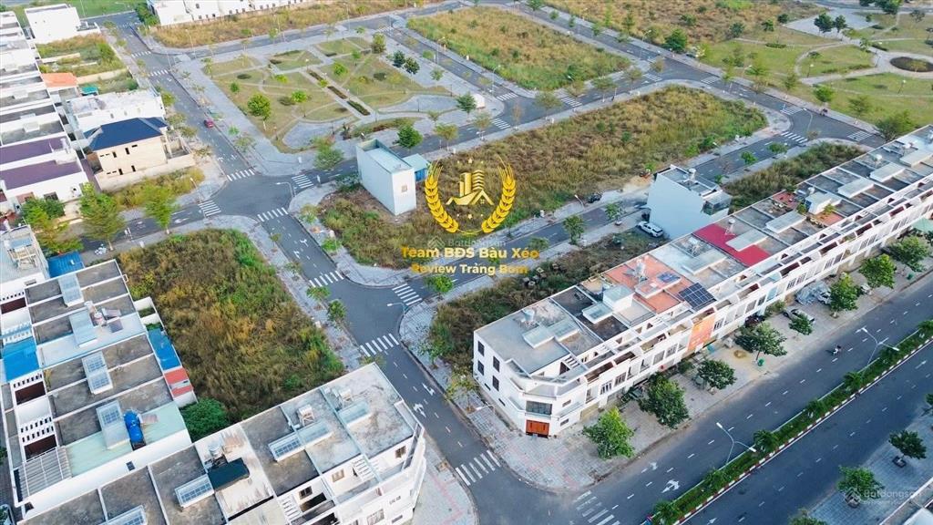 Bán 2 lô liền kề đối diện công viên khu đô thị bàu xéo giá 1.850 tỷ/lô