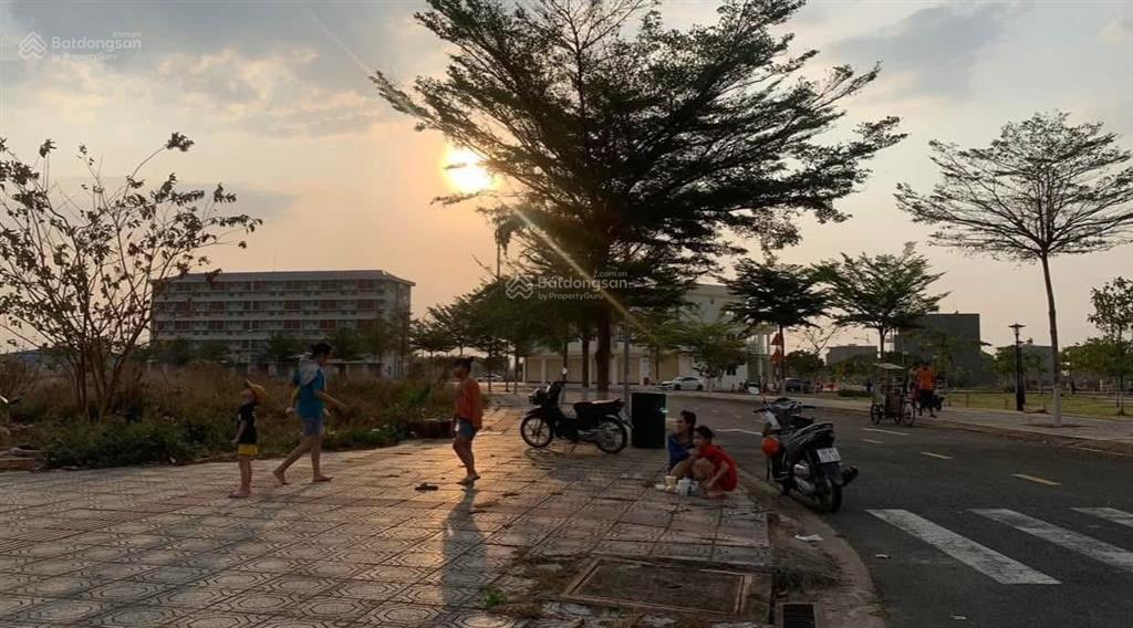 Bán 2 lô liền kề đối diện công viên khu đô thị bàu xéo giá 1.850 tỷ/lô