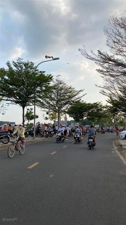 Bán 2 lô liền kề đối diện công viên khu đô thị bàu xéo giá 1.850 tỷ/lô