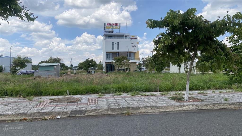 Bán đất đối diện trường học khu đô thị bàu xéo, giá 1.550 tỷ sổ sẵn