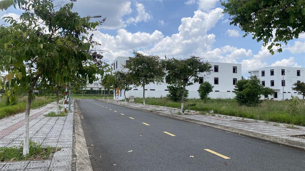 Bán đất đối diện trường học khu đô thị bàu xéo, giá 1.550 tỷ sổ sẵn