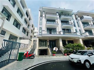 Cho thuê văn phòng 9x20m, 1 hầm 1 trệt 4 lầu, có chổ đậu oto, gần tiện ích, an ninh, yên tĩnh