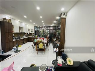 Nhà cho thuê nguyên căn 1 hầm 1 trệt 3 lầu, hoàn thiện cơ bản, mặt tiền đường nội khu