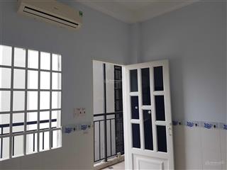 Nhà thoáng mát. bảo vệ 24/24, giờ tự do. đầy đủ điều hòa, mnnl, tủ, bếp, wifi, hầm để xe