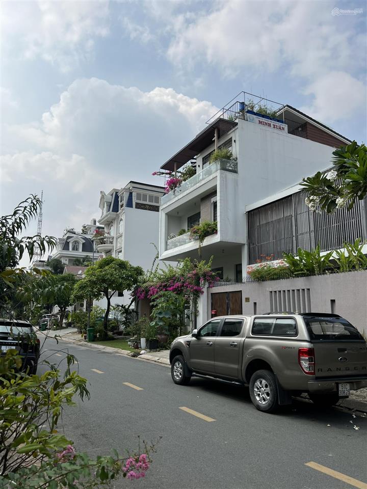 Góc 2 mặt tiền view sông sài gòn, cụm nguyễn văn hưởng. dt(15x21m). ctxd hầm 4 tầng thang máy