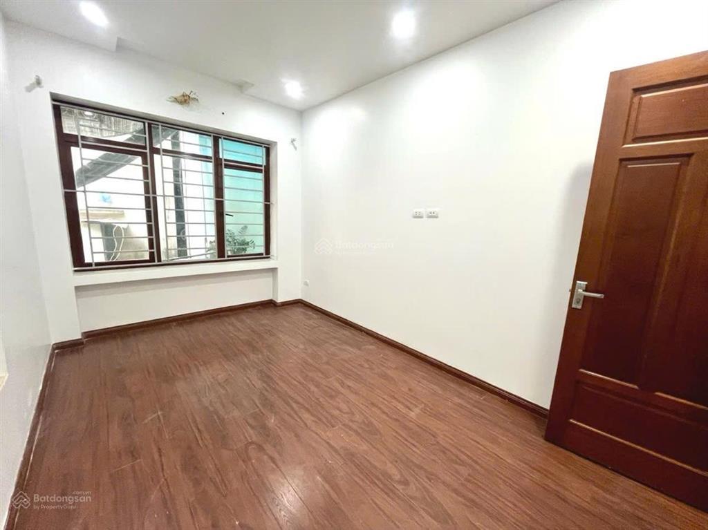 Bán nhà khâm thiên 62m2, vị trí đẹp gần phố, ngõ thông ba gác, an sinh tuyệt đỉnh, kcbt chắc chắn