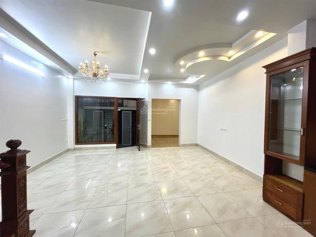 Bán nhà khâm thiên 62m2, vị trí đẹp gần phố, ngõ thông ba gác, an sinh tuyệt đỉnh, kcbt chắc chắn