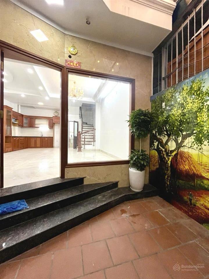 Bán nhà khâm thiên 62m2, vị trí đẹp gần phố, ngõ thông ba gác, an sinh tuyệt đỉnh, kcbt chắc chắn