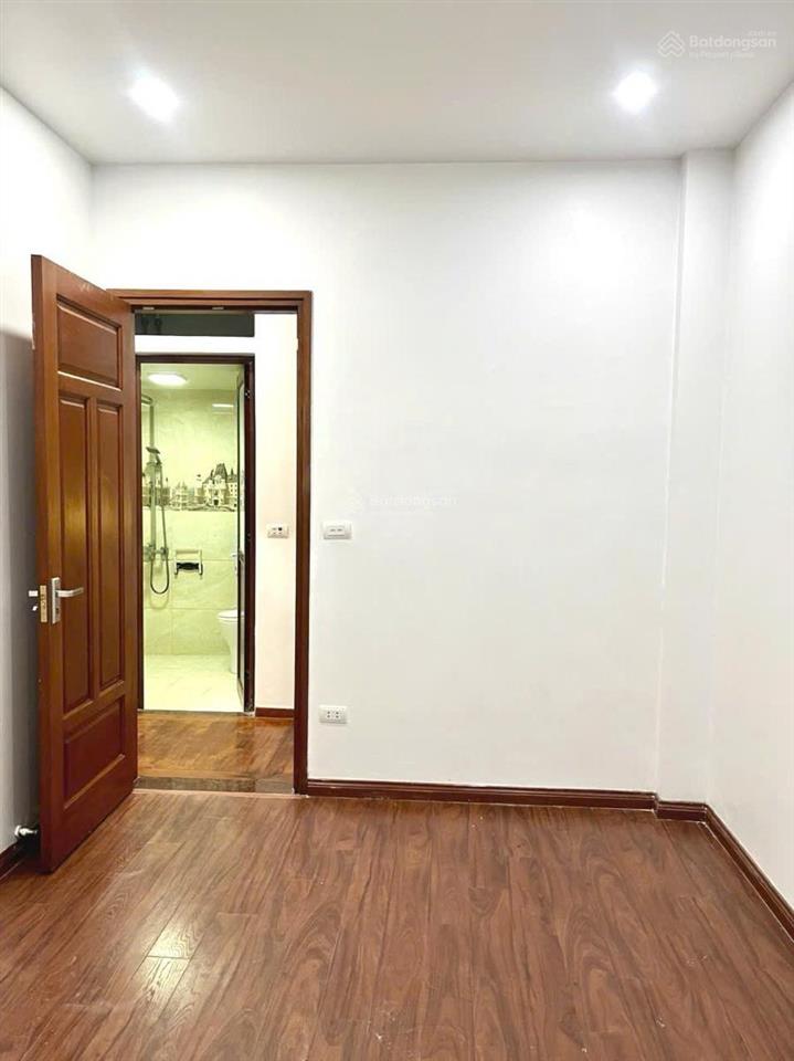 Bán nhà khâm thiên 62m2, vị trí đẹp gần phố, ngõ thông ba gác, an sinh tuyệt đỉnh, kcbt chắc chắn