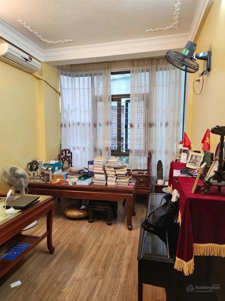 Chủ cần bán gấp nhà thái hà 50m2, gần phố, ngõ thông kinh doanh nhỏ, an sinh cực tốt, giá tốt