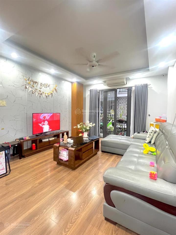 Bán nhà đống đa 45m2 ô tô vào nhà, trước nhà ô tô tránh, kinh doanh, 3 thoáng vĩnh viễn, sổ nở hậu