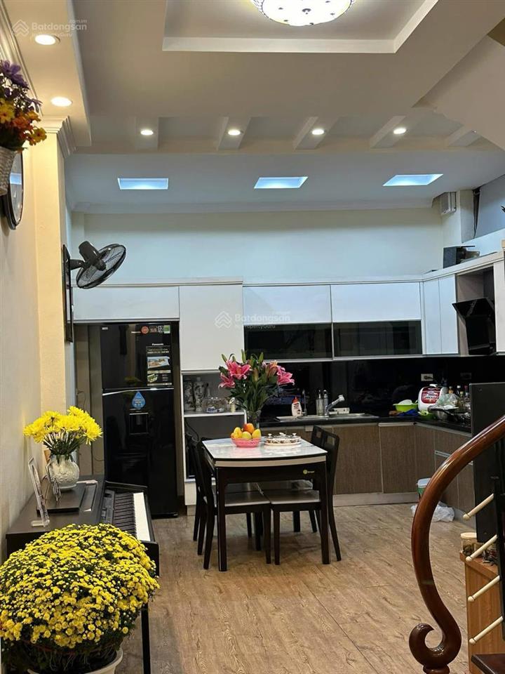 Bán nhà đống đa 52m2, kinh doanh ,ô tô vào nhà, 40m thẳng tắp ra phố, lô góc, nở hậu, nhà dân xây