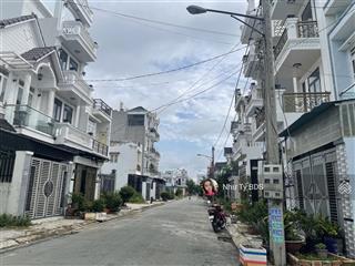 Nhà 1 trệt 1 lầu ngay đầu đường d18  kdc cát tường phú sinh  giá 1ty680  hướng đông