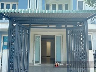 Chính chủ cần bán nhà 1 trệt 1 lầu shr hoàn công  hướng nam mát mẻ  kdc đông đúc