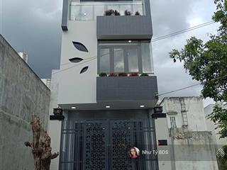 Nhà hiện đại mới tinh ! tặng nội thất ! đường nhựa 8m ! khu vip ! nhà lầu sát nhau