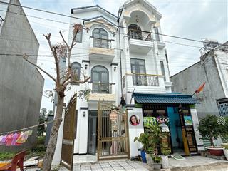 Đẹp!! giá hợp lý!! nhà 2 lầu  hướng đông  shr đã hoàn công  đường nhựa 8m