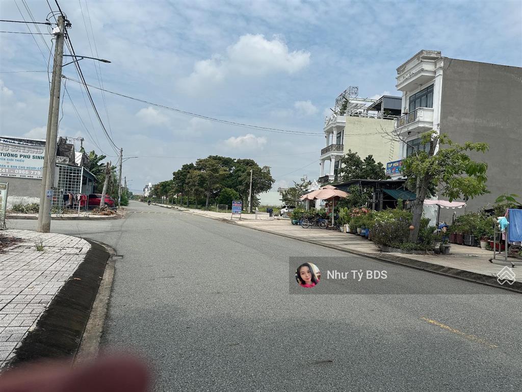 Lô góc 2 mt đường trục chính tc5! 190m2 shr! xây dựng tự do! ngay công viên khủng long!