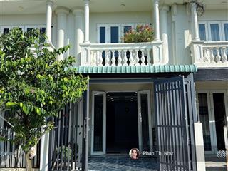 Nhà 1 trệt 1 lầu!! 2pn 2wc!! shr hoàn công!! đường nhựa 12m gần công viên khủng long! giá rẻ