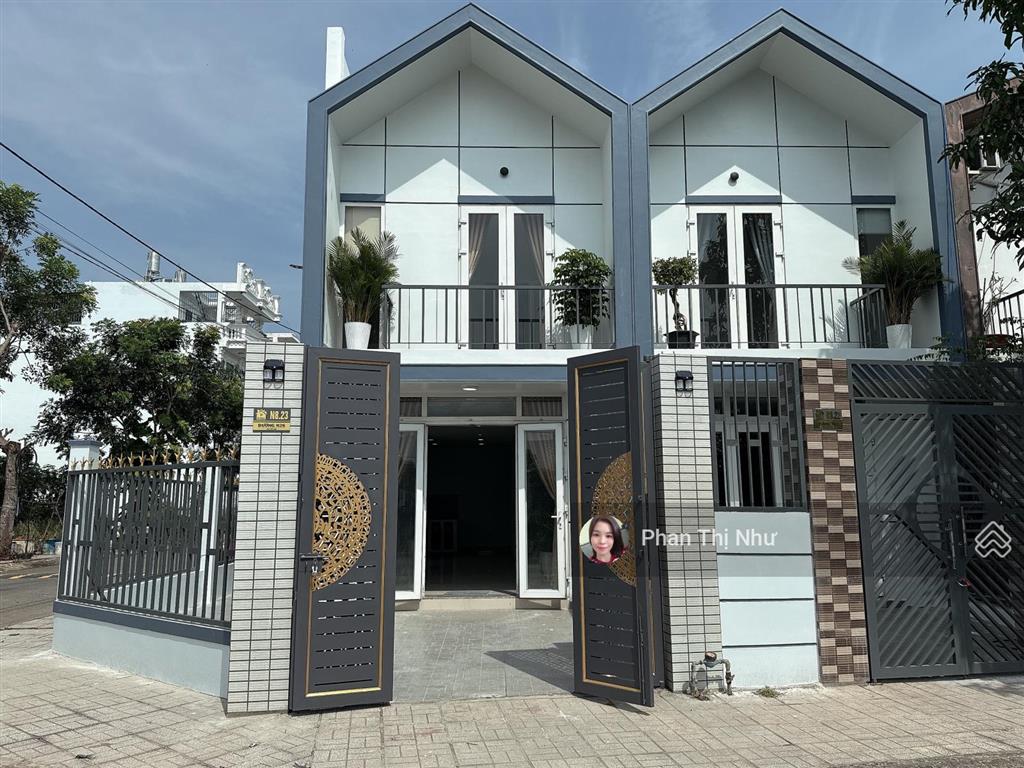 Căn góc 2 mt đẹp lung linh !!! ai mê nhà có sân vườn  sân xe hơi tranh thủ nè!!!