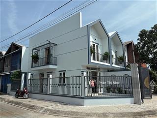 Căn góc 2 mt đẹp lung linh !!! ai mê nhà có sân vườn  sân xe hơi tranh thủ nè!!!