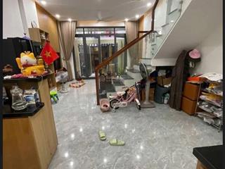 Chủ gửi bán nhà 3 tầng 3 mê kiệt lê đình thám. hải châu  đà nẵng.
dt đất 55m2 ngang 5,1m4 tỷ 350