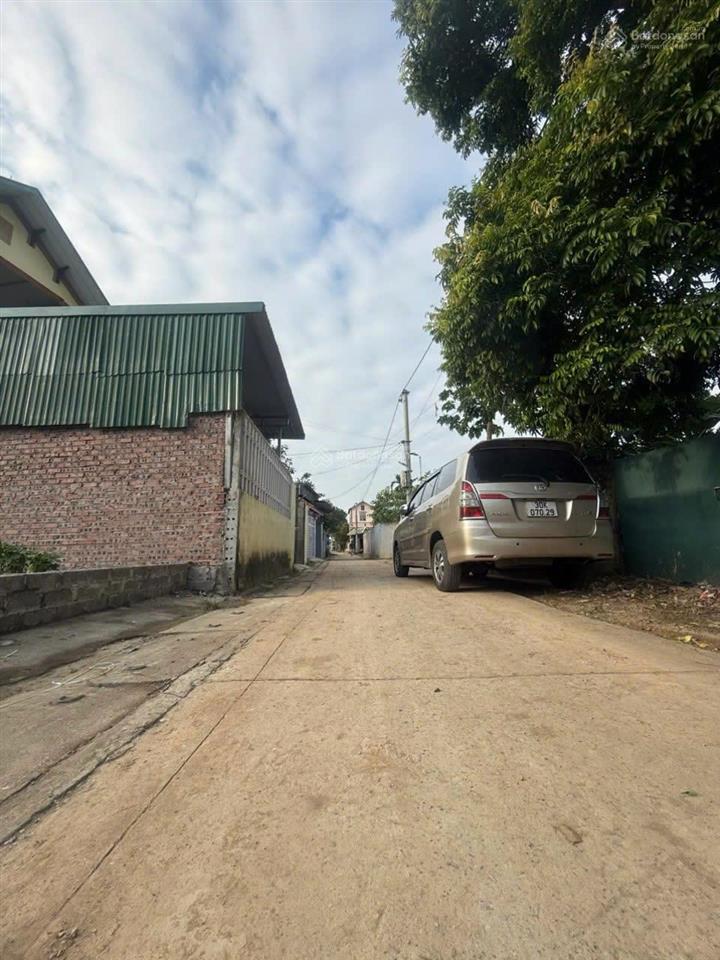 Cần bán 330m2 full thổ cư ở hòa thạch  quốc oai. mặt tiền 11m. hậu 12m đường ô tô thông