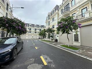 Căn liền kề shophouse 80m2 cho thuê 4 tầng + 1 hầm sát bờ kênh, giá thuê rẻ nhất quanh đó
