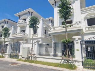 Bán biệt thự vườn cam, 127 triệu/m2 + xây, dt262m2, view đẹp 30m ra hồ, đơn giá tốt nhất tại dự án.