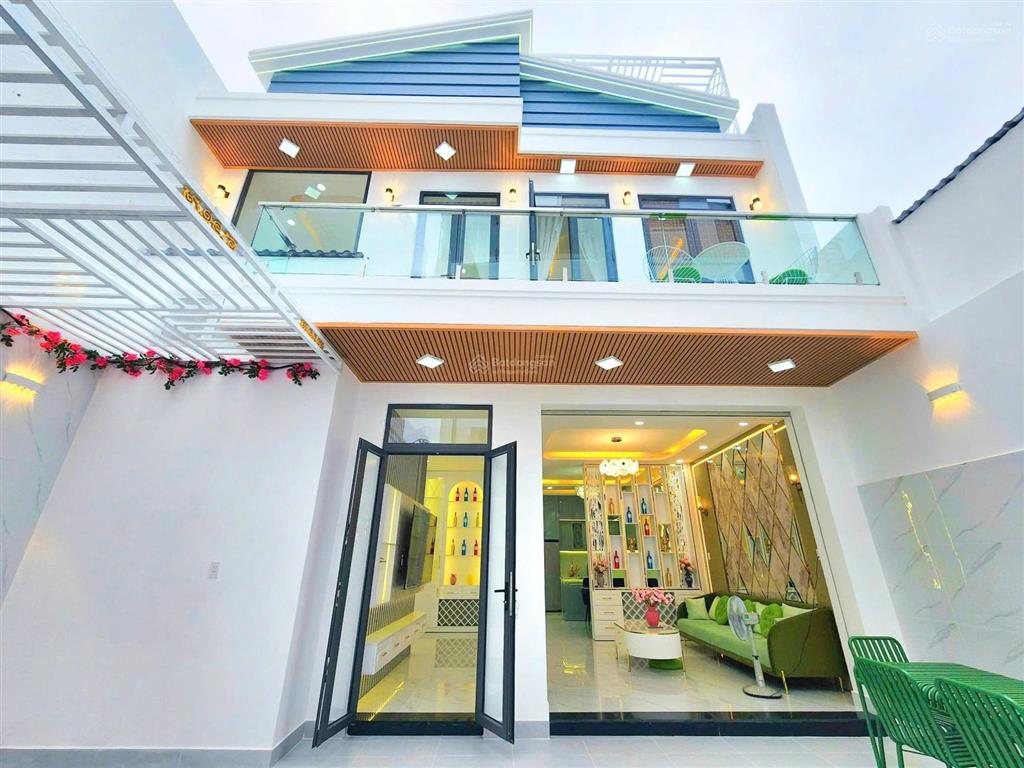 Nhà phố 2 lầu mới hoàn thiện đẹp lung linh đường phạm hữu lầu. p. phú mỹ. q7