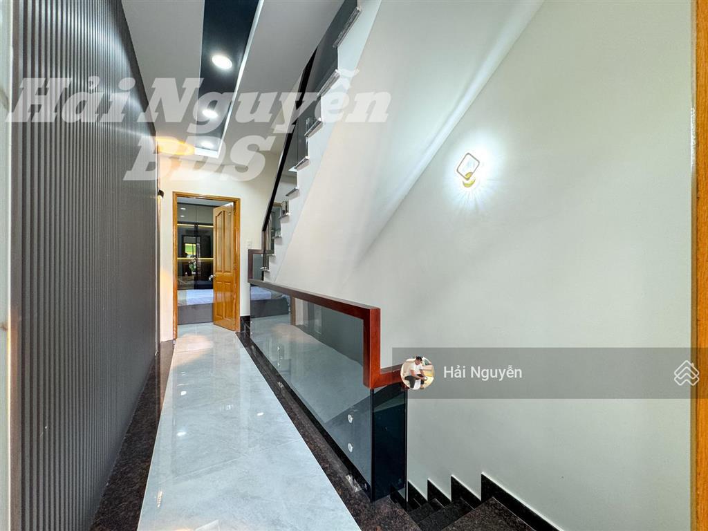Nhà 3 lầu full nội thất hẻm xe hơi đường nguyễn thị thập  q7